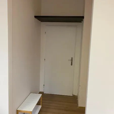 Space Close To Metro Palmovka شقة